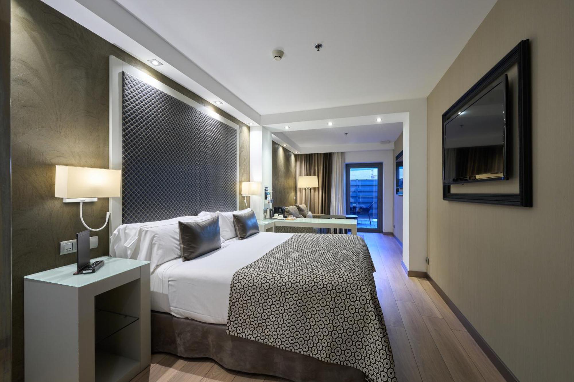 Catalonia Square 4* Sup Hotel